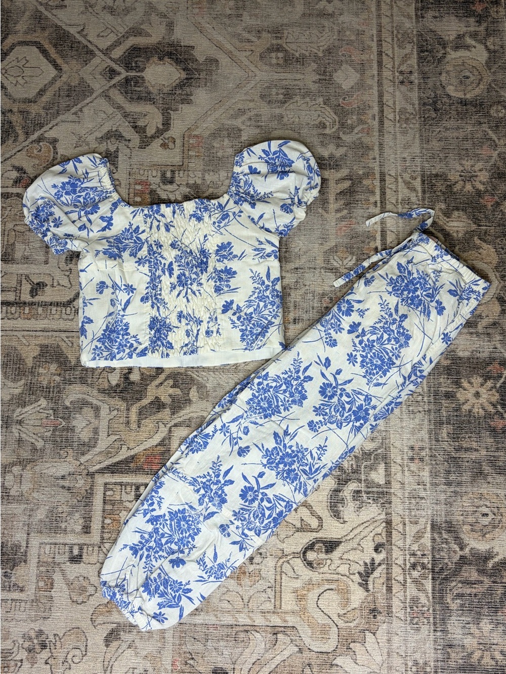 Blue and White Floral Puff Sleeve Crop Top & Pants Set - Picture 8 of 8